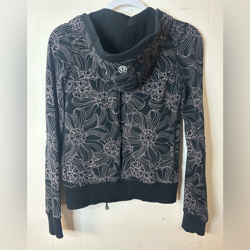 Lululemon size dot 2, Black Long Sleeve Full Zip Hooded floral Jacket - Picture 8 of 10